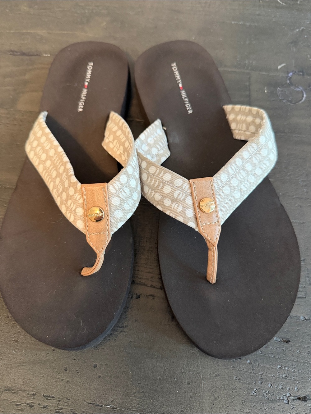 Tommy Hilfiger Beige Circle Patterned Fabric and Tan Thong Sandals Size 7